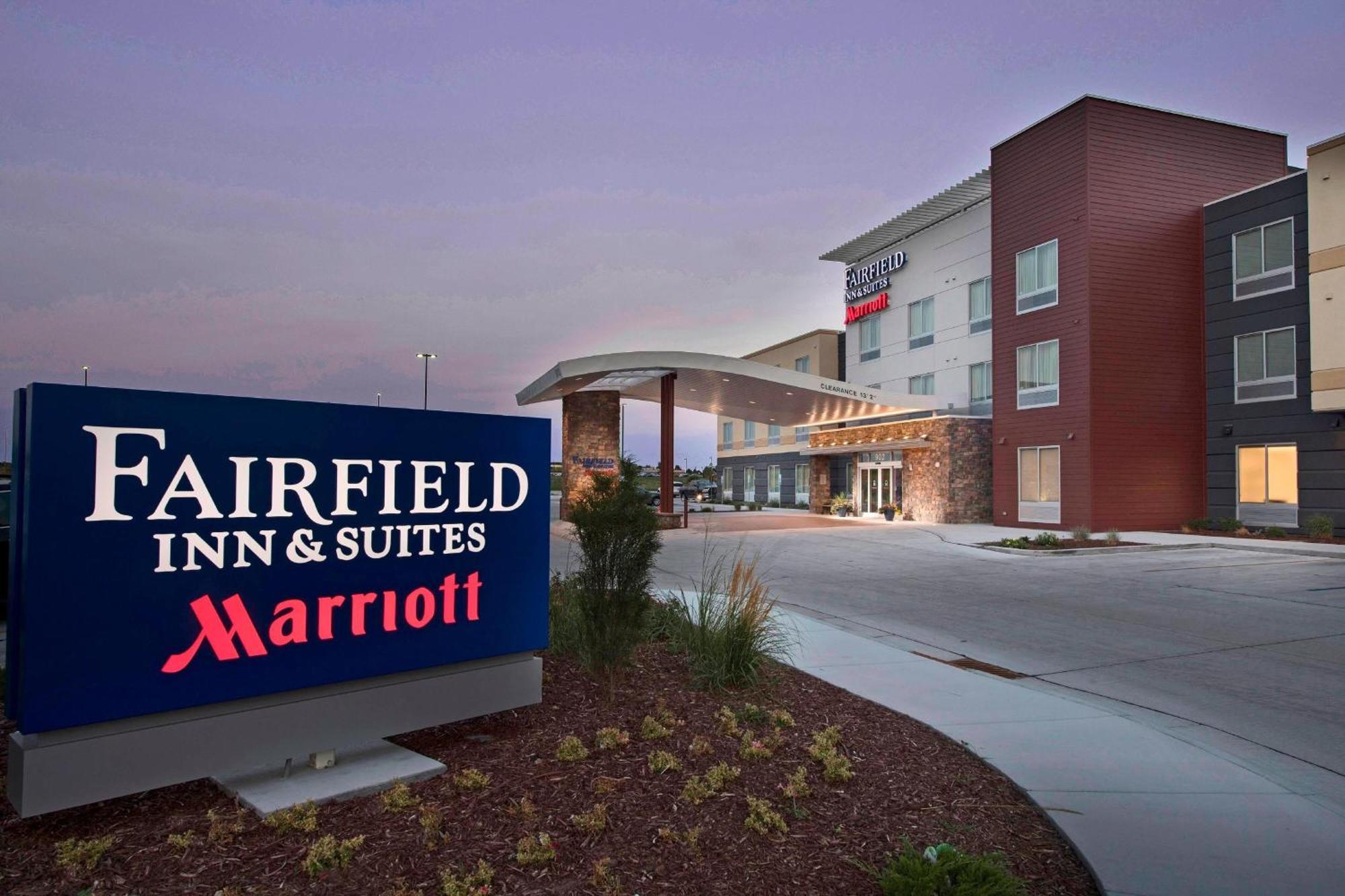 Fairfield Inn & Suites By Marriott Скотсблафф Экстерьер фото